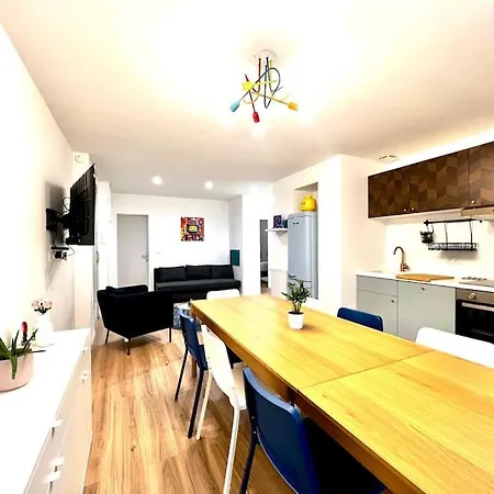 Appartamento Le Lego, 3 Chambres, 8 Personnes Et Parking, Centre